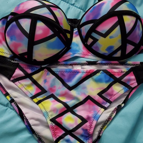 Padded Bikini - Picture 1 of 3